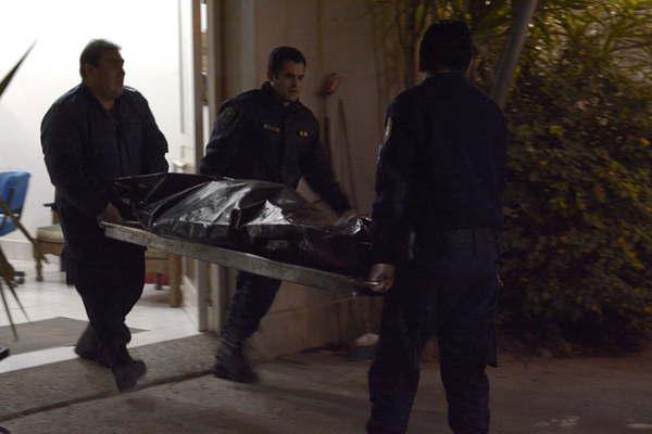 Le disparoacute a su madre en la cabeza y creyendo que la habiacutea matado se suicidoacute