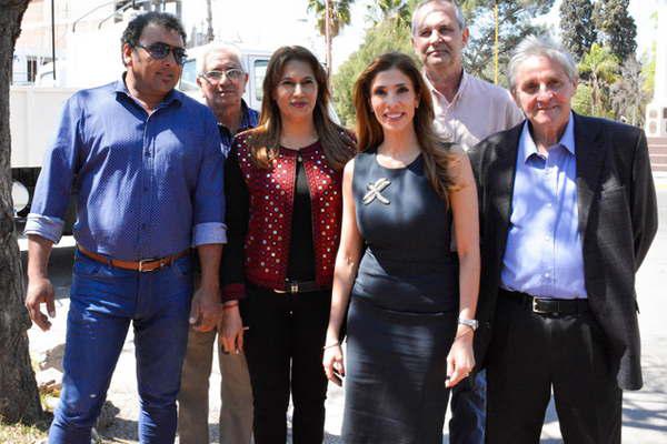 La gobernadora Claudia de Zamora entregoacute camiones a intendencia  y comisiones municipales