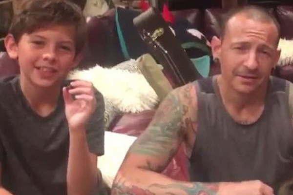 La esposa del cantante de Linkin Park compartioacute un estremecedor video