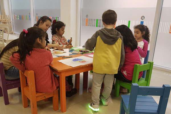 Se inicia el taller infantil Ya llega  la primavera en el Centro Cultural