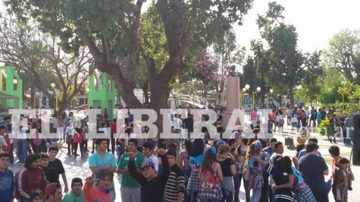 Invitan a joacutevenes a celebrar el Diacutea del Estudiante y la llegada de la primavera