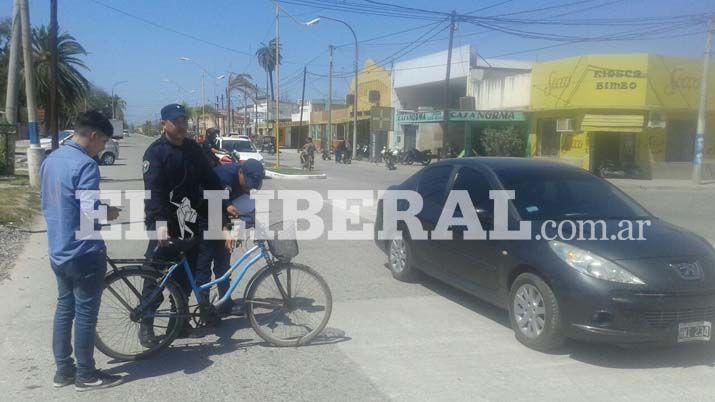 Joven ciclista grave tras ser embestida por un auto