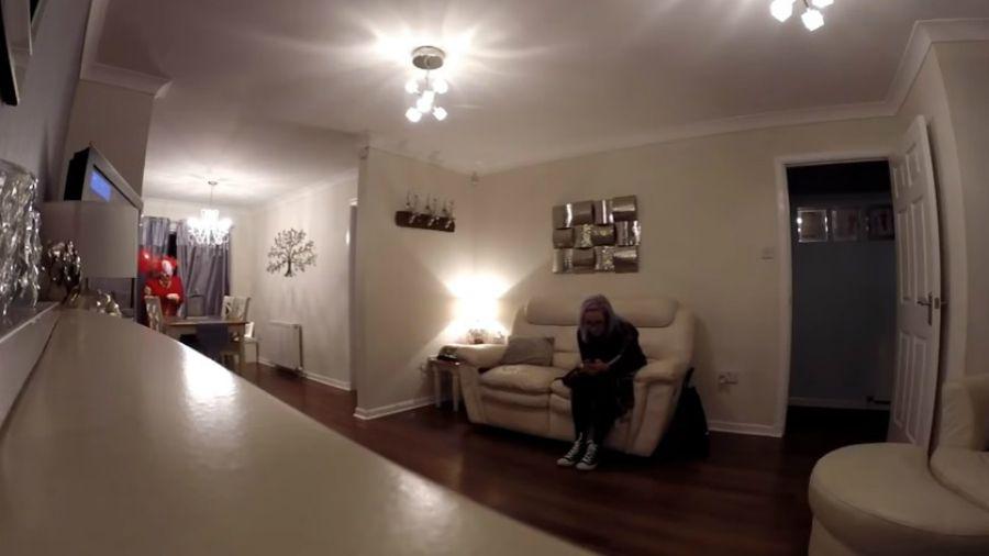 Viral- Suegra vestida de IT asusta a la novia de su hijo