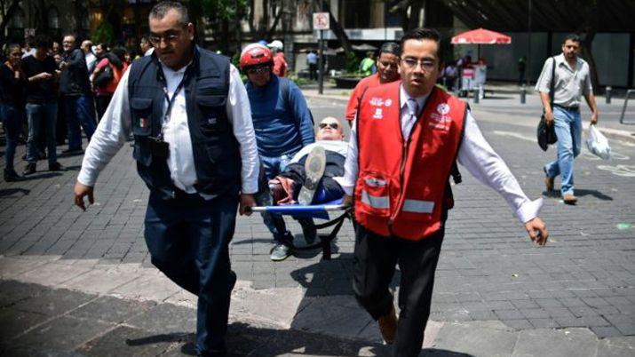 VIDEOS E IMaacuteGENES  Paacutenico desastre y evacuacioacuten en Ciudad de Meacutexico