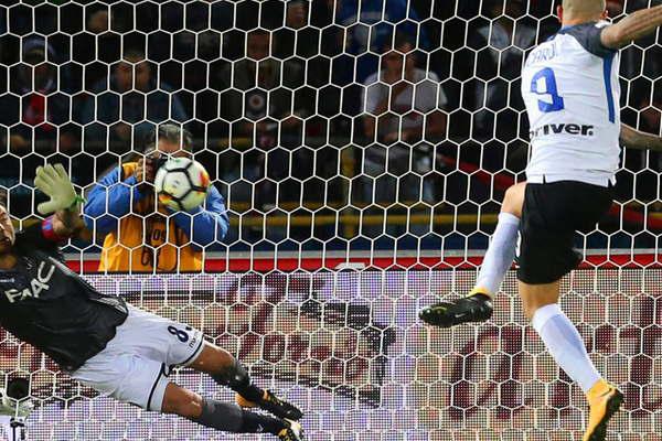 Gol de penal de Icardi para llevar a la cima al Inter