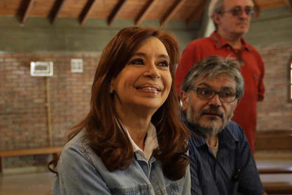 Cristina Kirchner dijo que aceptariacutea ir a un debate si lo organiza una universidad