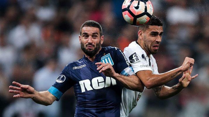 Racing igualoacute ante el Corinthians como local y avanzoacute a los cuartos