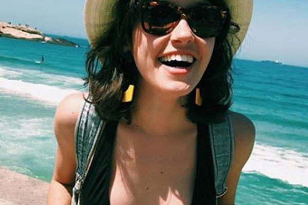 Candela Vetrano mostroacute su lado sexy desde Brasil