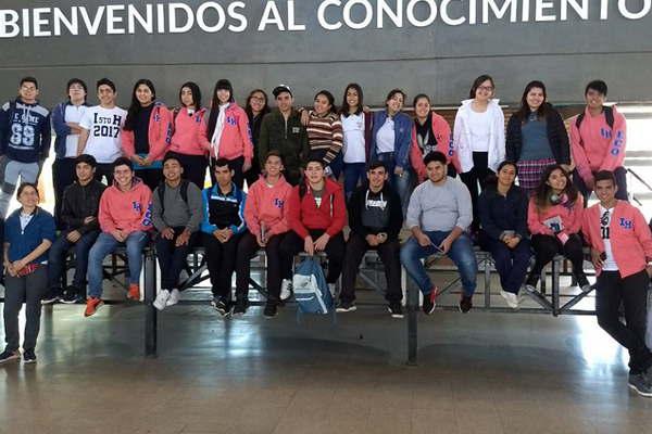 Estudiantes del Inti Huasi indagan en la tecnologiacutea