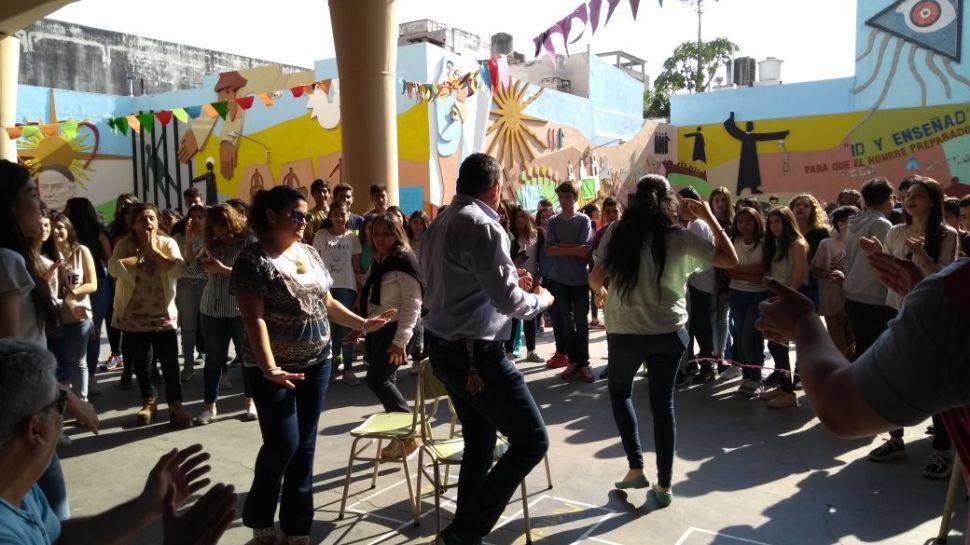 Alumnos del colegio San Joseacute disfrutan de un Diacutea de Estudiantina