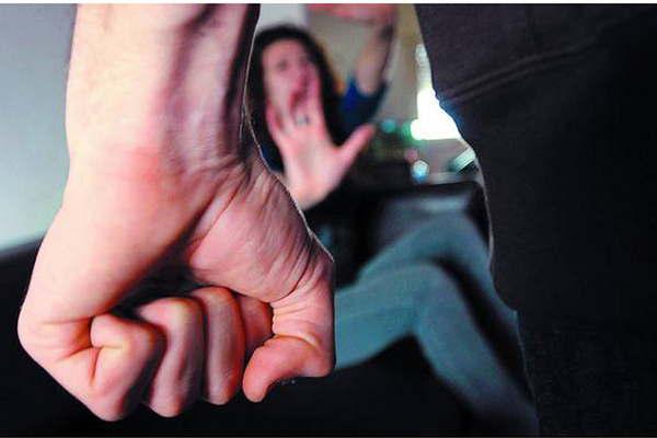 Bestia pateoacute a su esposa en la cabeza y fue detenido