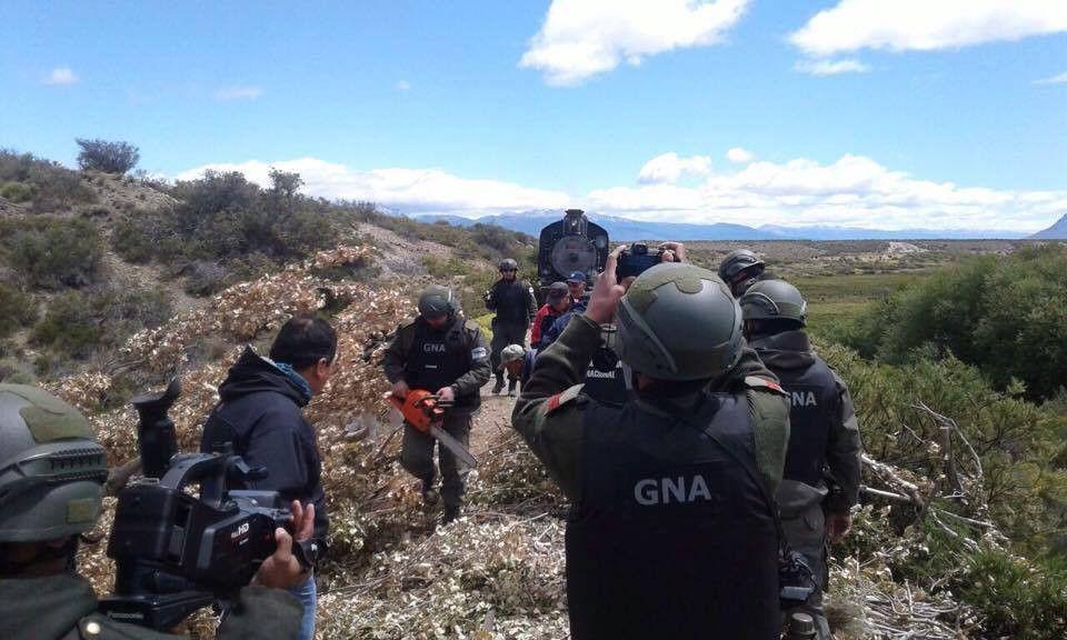 Caso Maldonado- un gendarme habloacute sobre un cuerpo flotando en el riacuteo