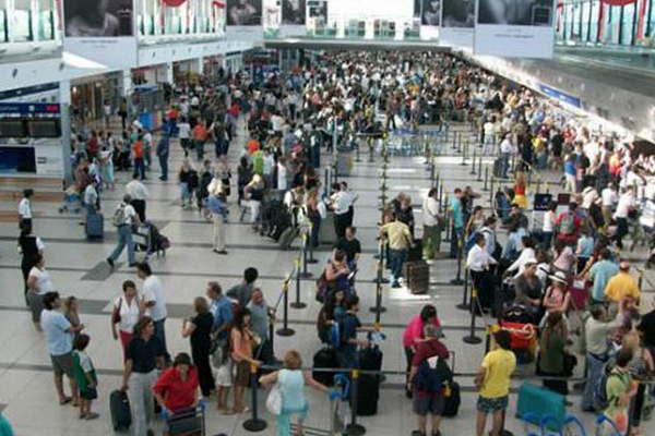 Se incrementoacute 146-en-porciento- la cantidad de pasajeros que utilizaron aeropuertos