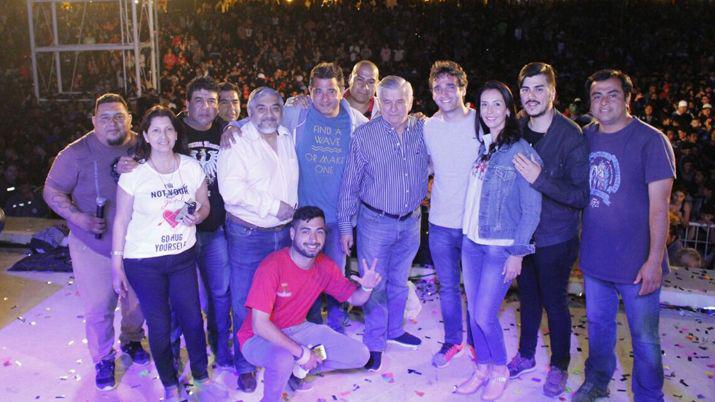 Maacutes de 10 mil personas coparon la Plaza Antildeoranzas