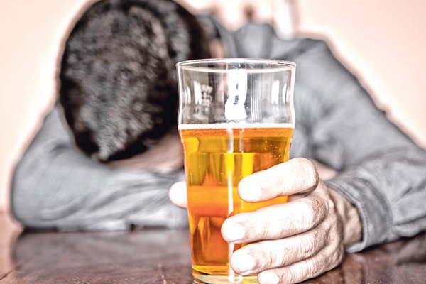 El abuso de alcohol- sustancia que degrada la vida mental y fiacutesica de las personas