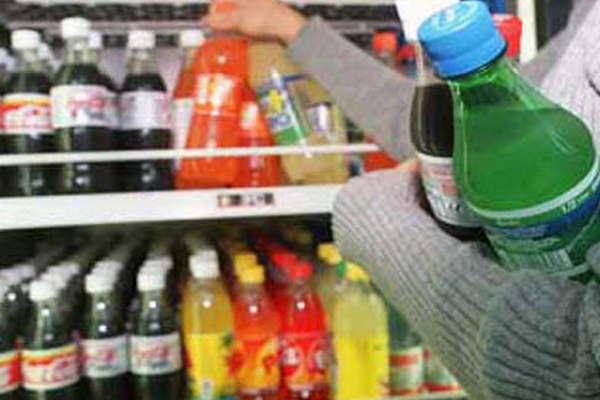 El 50-en-porciento- del precio de bebidas sin alcohol son impuestos