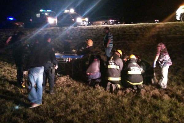 Comerciante murioacute al volcar con su camioneta sobre Ruta 9