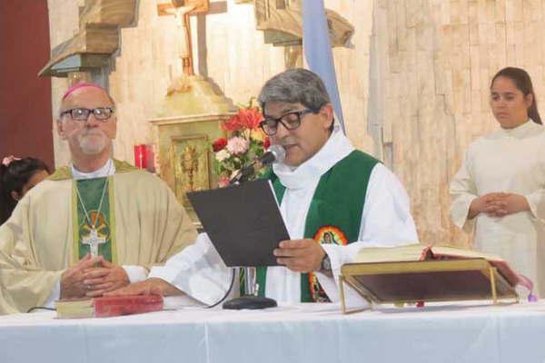Monsentildeor Bokalic pidioacute acompantildear al padre Altamiranda en su ministerio