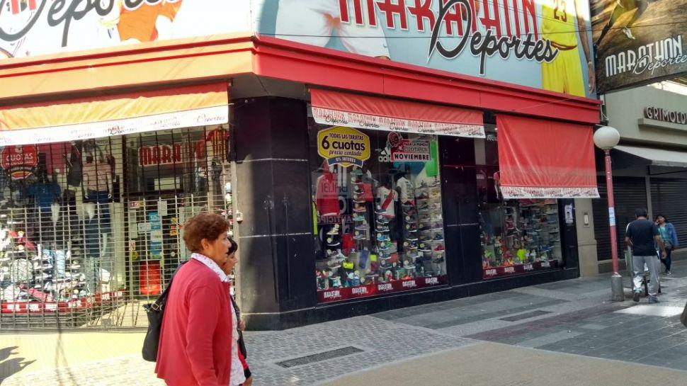 Hoy los empleados de comercio festejan su diacutea y los negocios estaraacuten cerrados