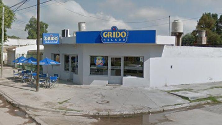 En violento robo se llevan maacutes de 5 mil pesos de conocida heladeriacutea