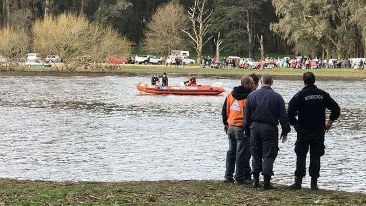 Hallaron el cadaacutever del joven que se habiacutea caiacutedo del kayak en Laguna de los Padres