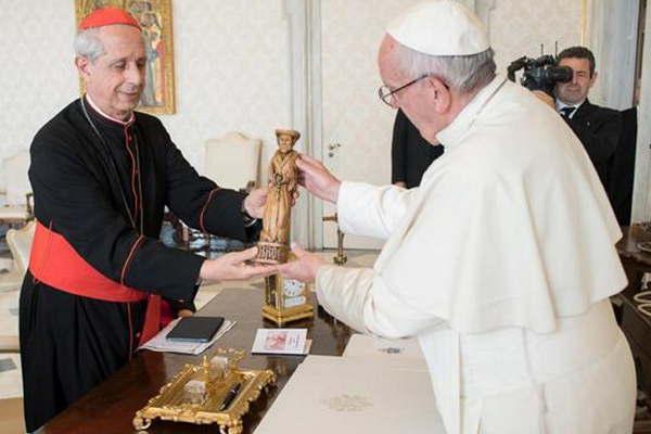 Estamos proacuteximos a  una visita del Papa  afirmoacute el cardenal Poli