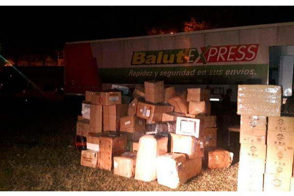 Secuestran mercaderiacutea ilegal por maacutes de 1 milloacuten