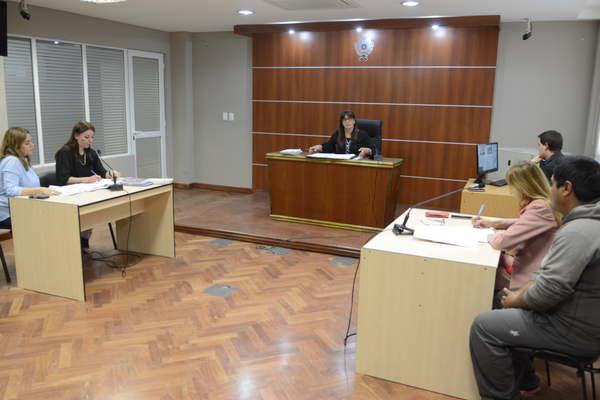 Cuatro detenidos por venta ilegal de mercaderiacutea de un ministerio