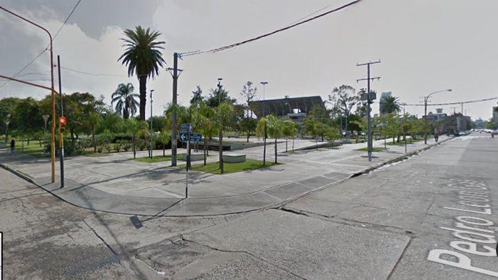 Un policiacutea una docente y un ingeniero protagonizaron un escaacutendalo en plena plaza