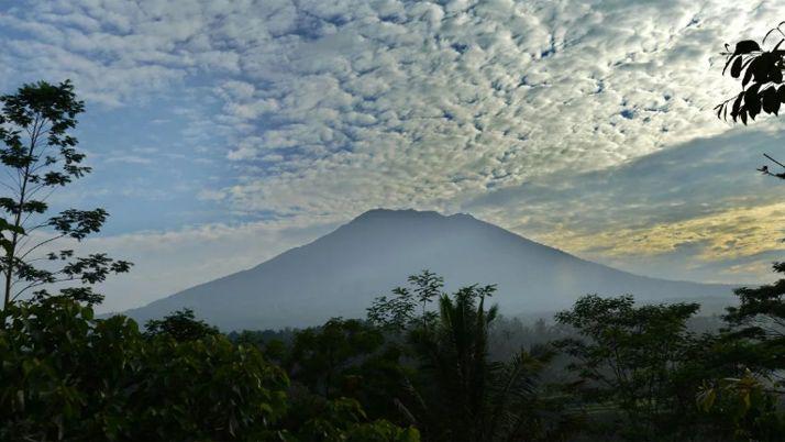 Alarma en Bali- el volcaacuten Agung estaacute en fase criacutetica y hay 75 mil evacuados