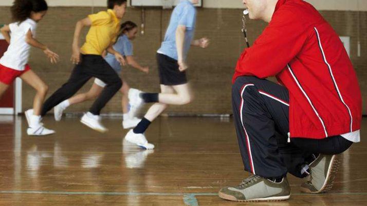 Falso profesor de educacioacuten fiacutesica estafa en escuelas con el cuento del tiacuteo