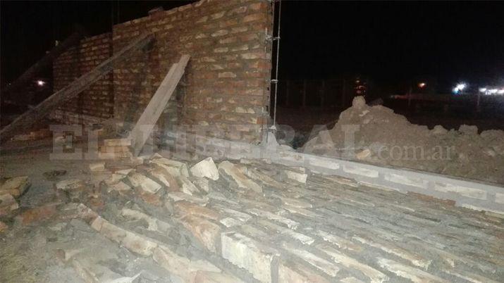 Fuertes vientos ocasionaron destrozos en una cancha antildeatuyense