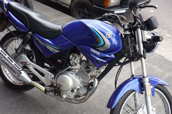 Robaron una motocicleta con la que pretendiacutean cometer un arrebato