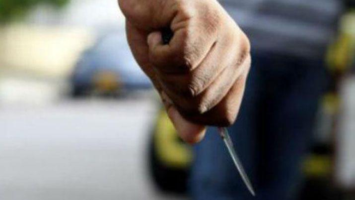 Le pidioacute a su vecina que lo lleve a su casa y la asaltoacute con una punta