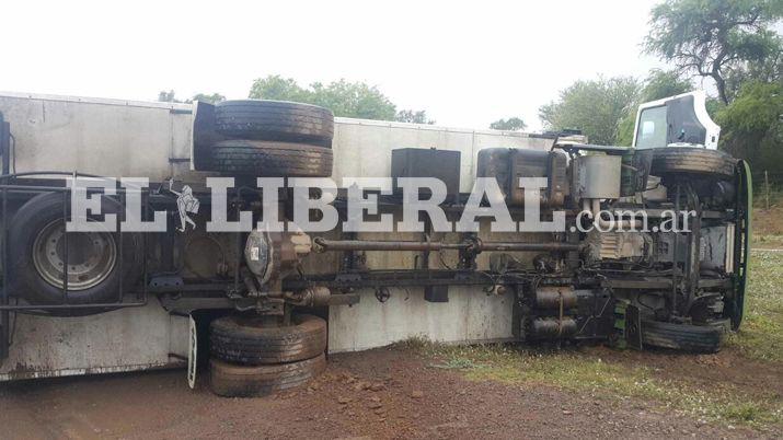 Un camioacuten cargado con laacutecteos volcoacute en Nueva Francia