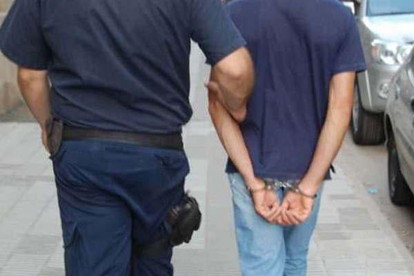 Salioacute del penal acuchilloacute a la pareja de su ex y volvioacute a caer