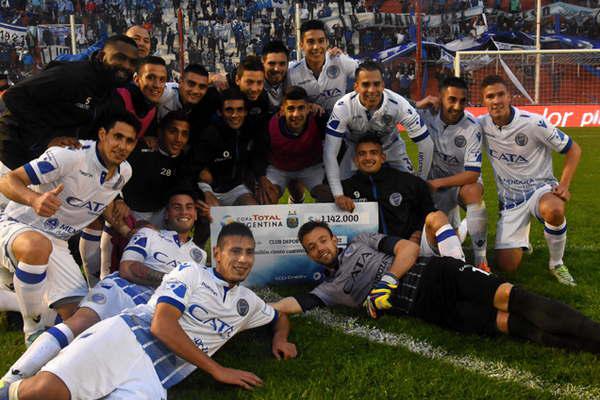 Godoy Cruz eliminoacute a Banfield y va por Central 