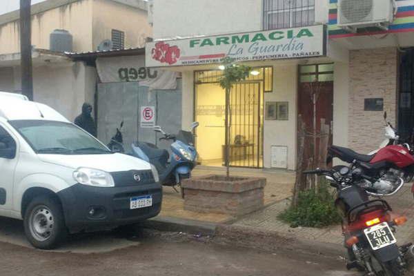 Ladrones reducen a un farmaceacuteutico y se alzan con un cuantioso botiacuten