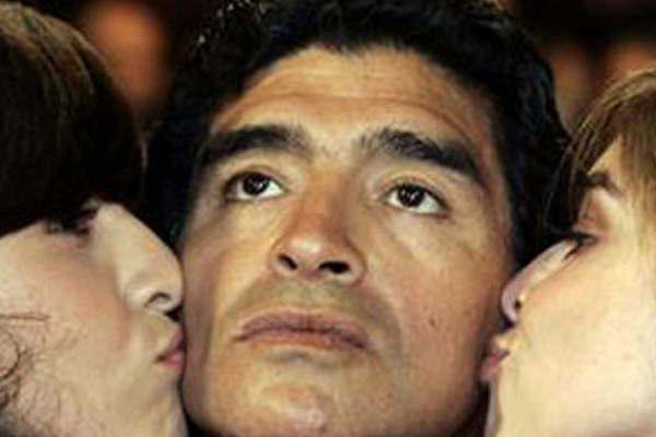 Diego Maradona apuntoacute contra Dalma y Gianinna y apoyoacute a su abogado