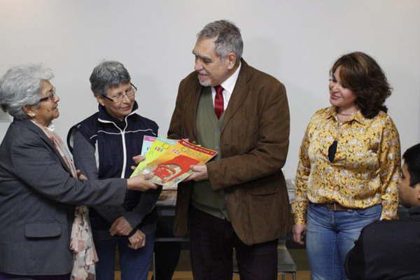 Se entregaron los certificados del curso de Lengua Quichua que organizoacute la Municipalidad de la Capital
