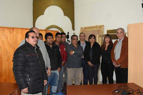 Mukdise entregoacute mobiliario para las oficinas de diferentes reparticiones municipales