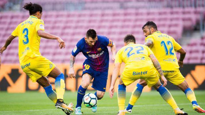 Messi hizo magia en un Camp Nou en silencio