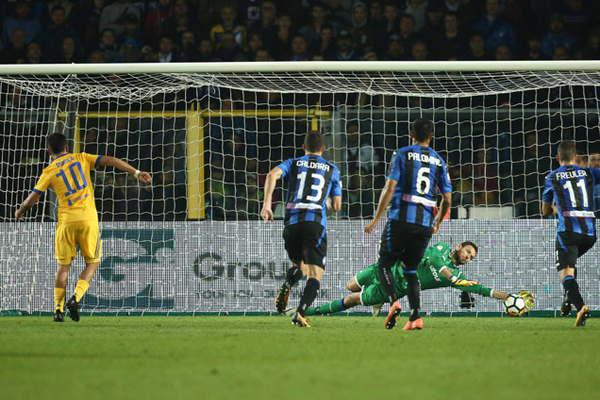 Icardi estuvo con la poacutelvora mojada y Dybala erroacute un penal