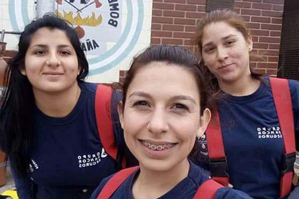 Tres mujeres bombero participaron de jornadas en Paranaacute Entre Riacuteos