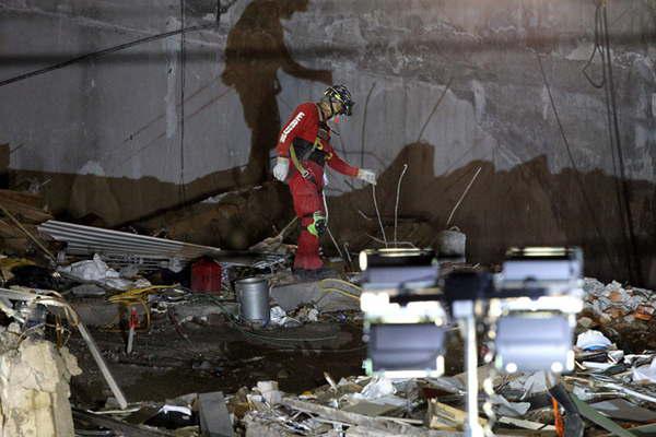 Se elevoacute a 361 el nuacutemero de viacutectimas fatales por el sismo