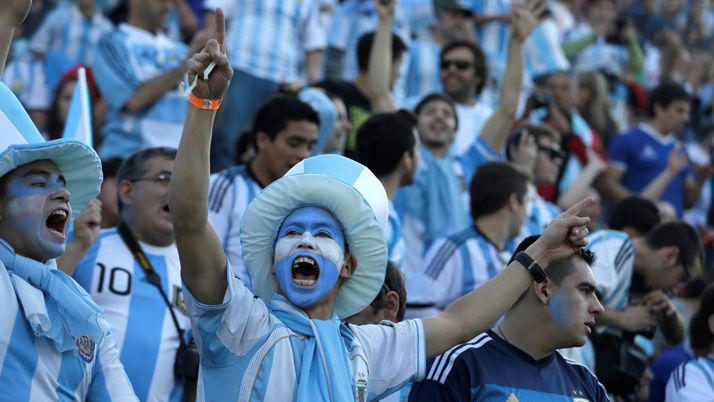 La Fifa multó a la Afa por culpa de la hinchada argentina