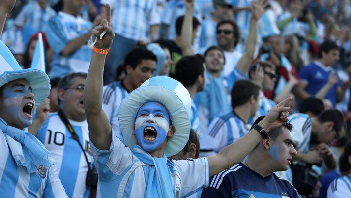 La Fifa multó a la Afa por culpa de la hinchada argentina