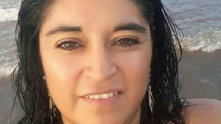 Discutioacute con su mujer y la asesinoacute de 11 puntildealadas en plena calle