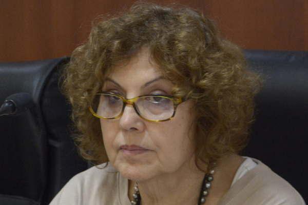 Juzgan a un ex policiacutea de Las Termas de Riacuteo Hondo acusado de violar a su hijastra entre los 8 y 12 antildeos