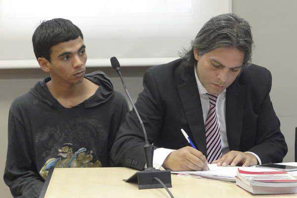 Cayoacute preso por hurto de una jaula y un paacutejaro